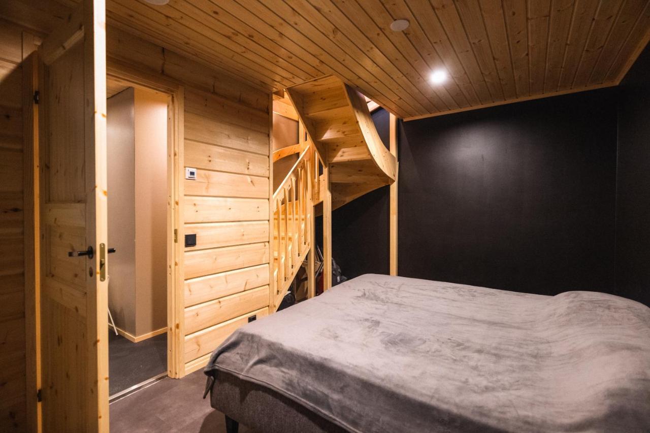 Black Work Levi Aihki Chalet